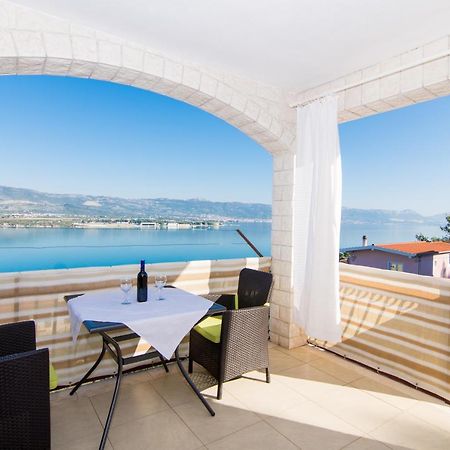 Holidays Apartments Slanada With Terrace And Sea View, Near The Beach & Town Trogir, Free Parking, Quiet Place On Peninsula Ciovo Dış mekan fotoğraf