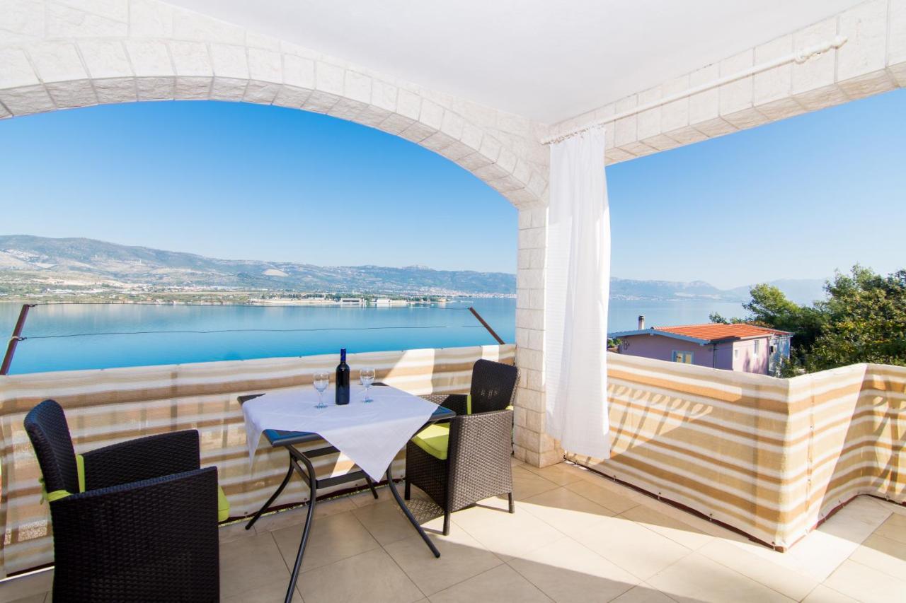 Holidays Apartments Slanada With Terrace And Sea View, Near The Beach & Town Trogir, Free Parking, Quiet Place On Peninsula Ciovo Dış mekan fotoğraf