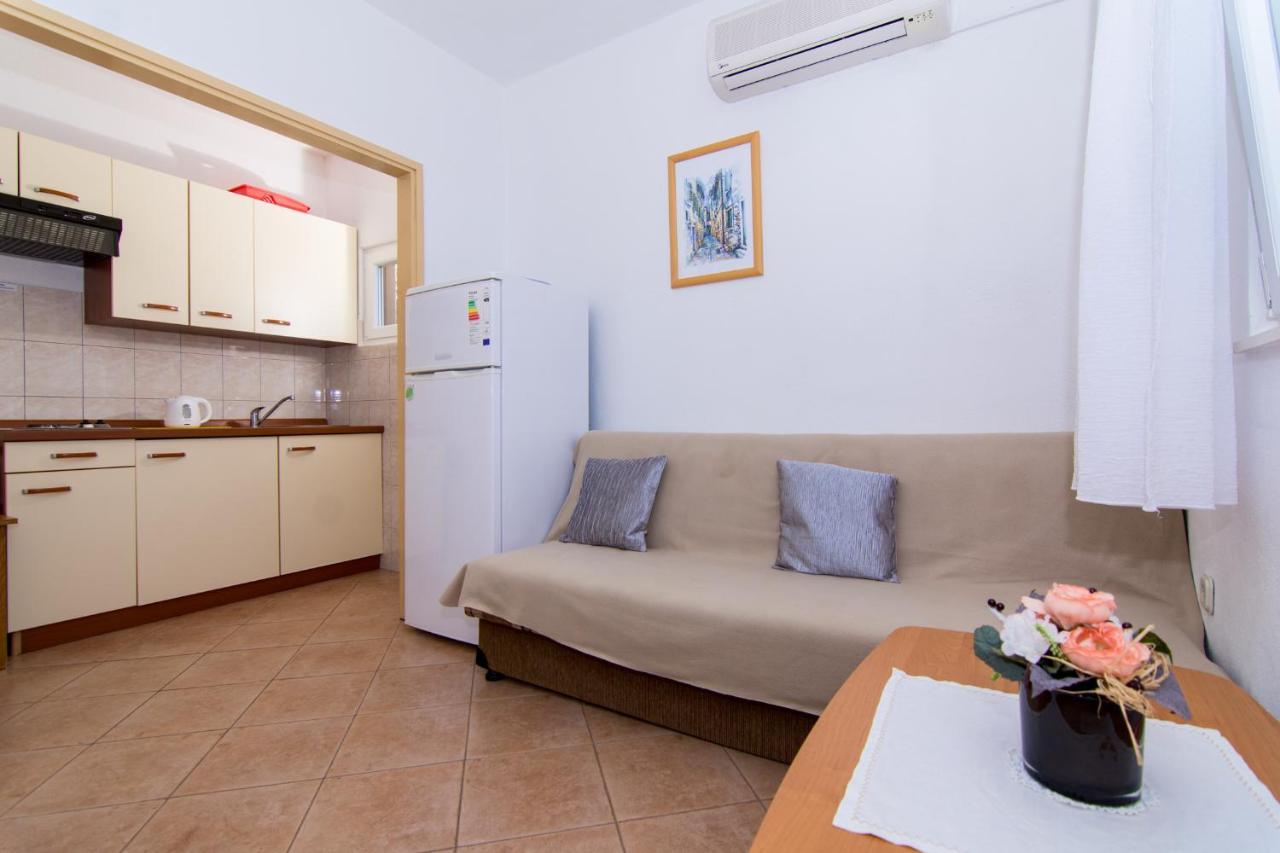 Holidays Apartments Slanada With Terrace And Sea View, Near The Beach & Town Trogir, Free Parking, Quiet Place On Peninsula Ciovo Dış mekan fotoğraf