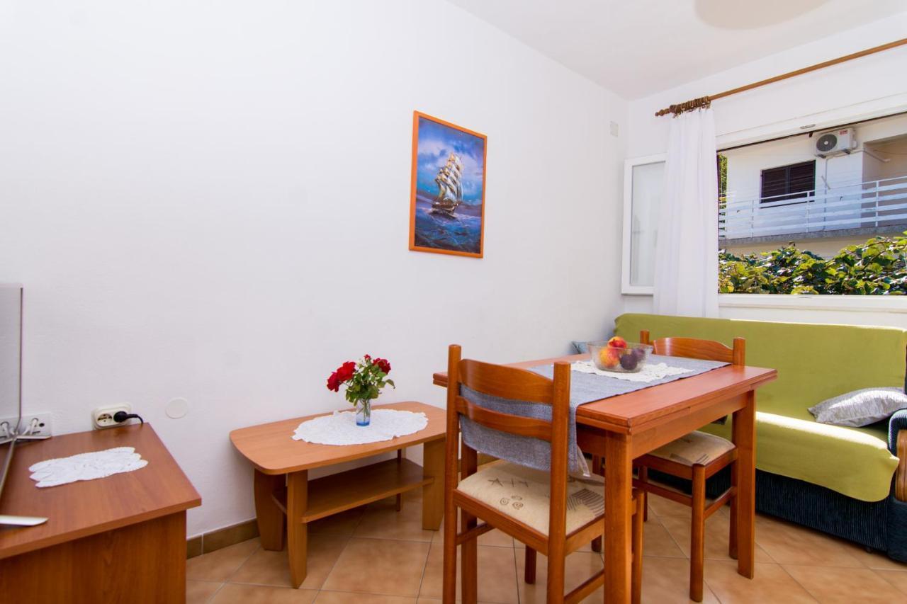 Holidays Apartments Slanada With Terrace And Sea View, Near The Beach & Town Trogir, Free Parking, Quiet Place On Peninsula Ciovo Dış mekan fotoğraf