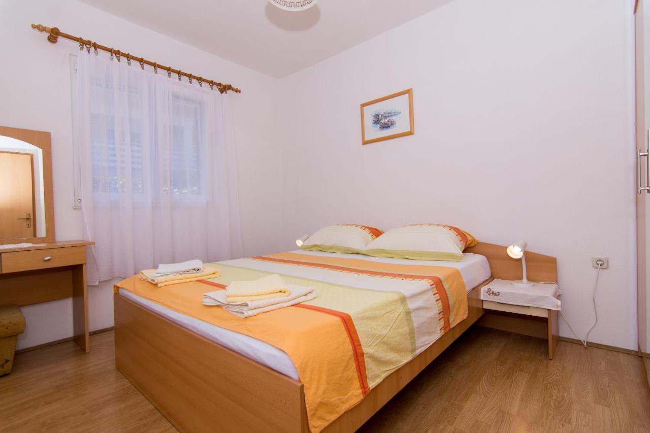 Holidays Apartments Slanada With Terrace And Sea View, Near The Beach & Town Trogir, Free Parking, Quiet Place On Peninsula Ciovo Dış mekan fotoğraf