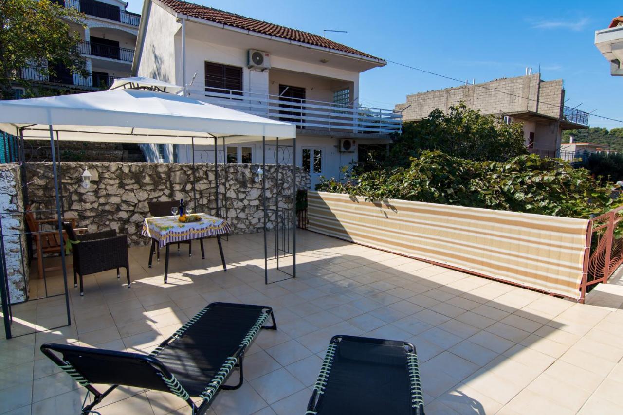 Holidays Apartments Slanada With Terrace And Sea View, Near The Beach & Town Trogir, Free Parking, Quiet Place On Peninsula Ciovo Dış mekan fotoğraf