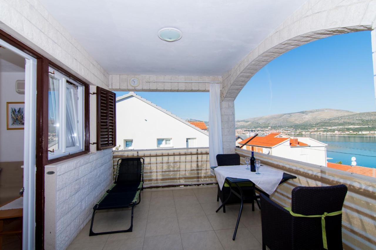 Holidays Apartments Slanada With Terrace And Sea View, Near The Beach & Town Trogir, Free Parking, Quiet Place On Peninsula Ciovo Dış mekan fotoğraf