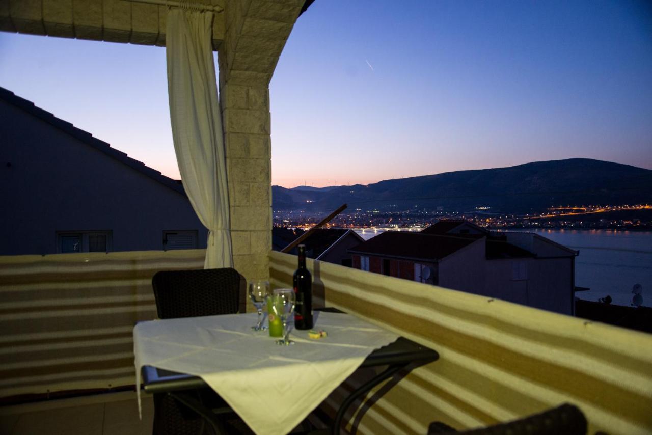 Holidays Apartments Slanada With Terrace And Sea View, Near The Beach & Town Trogir, Free Parking, Quiet Place On Peninsula Ciovo Dış mekan fotoğraf