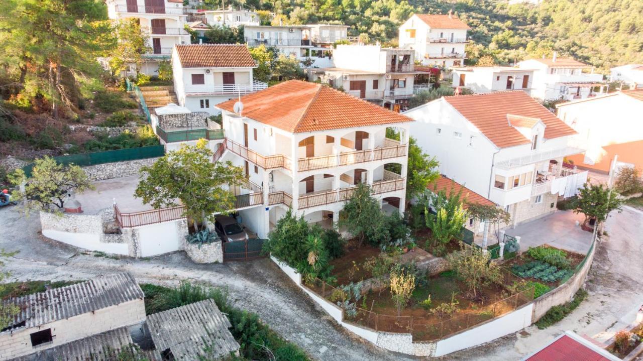 Holidays Apartments Slanada With Terrace And Sea View, Near The Beach & Town Trogir, Free Parking, Quiet Place On Peninsula Ciovo Dış mekan fotoğraf