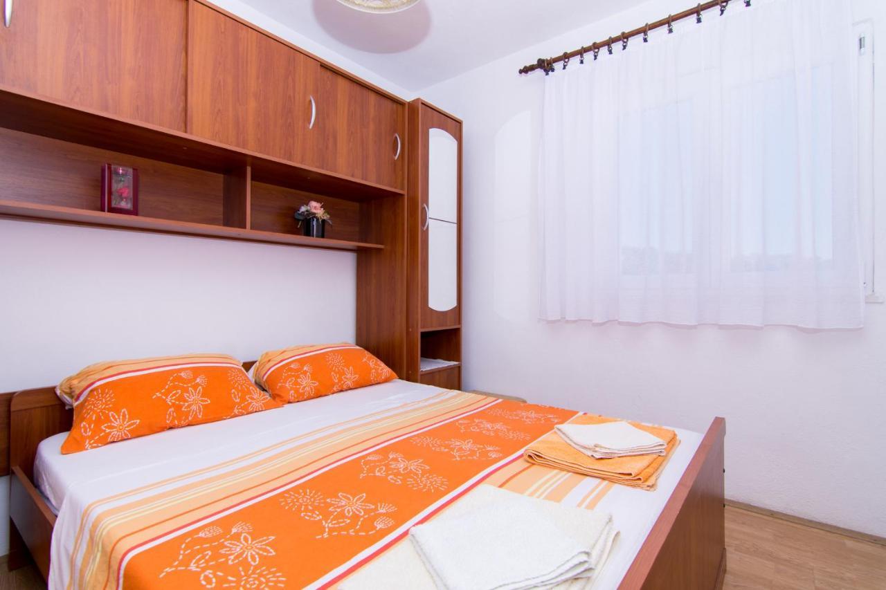 Holidays Apartments Slanada With Terrace And Sea View, Near The Beach & Town Trogir, Free Parking, Quiet Place On Peninsula Ciovo Dış mekan fotoğraf