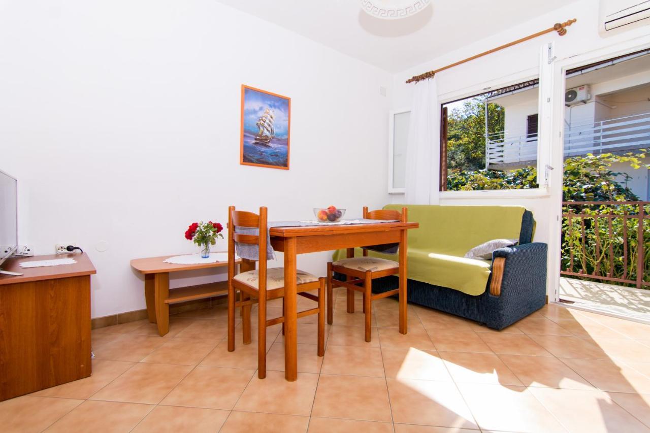 Holidays Apartments Slanada With Terrace And Sea View, Near The Beach & Town Trogir, Free Parking, Quiet Place On Peninsula Ciovo Dış mekan fotoğraf