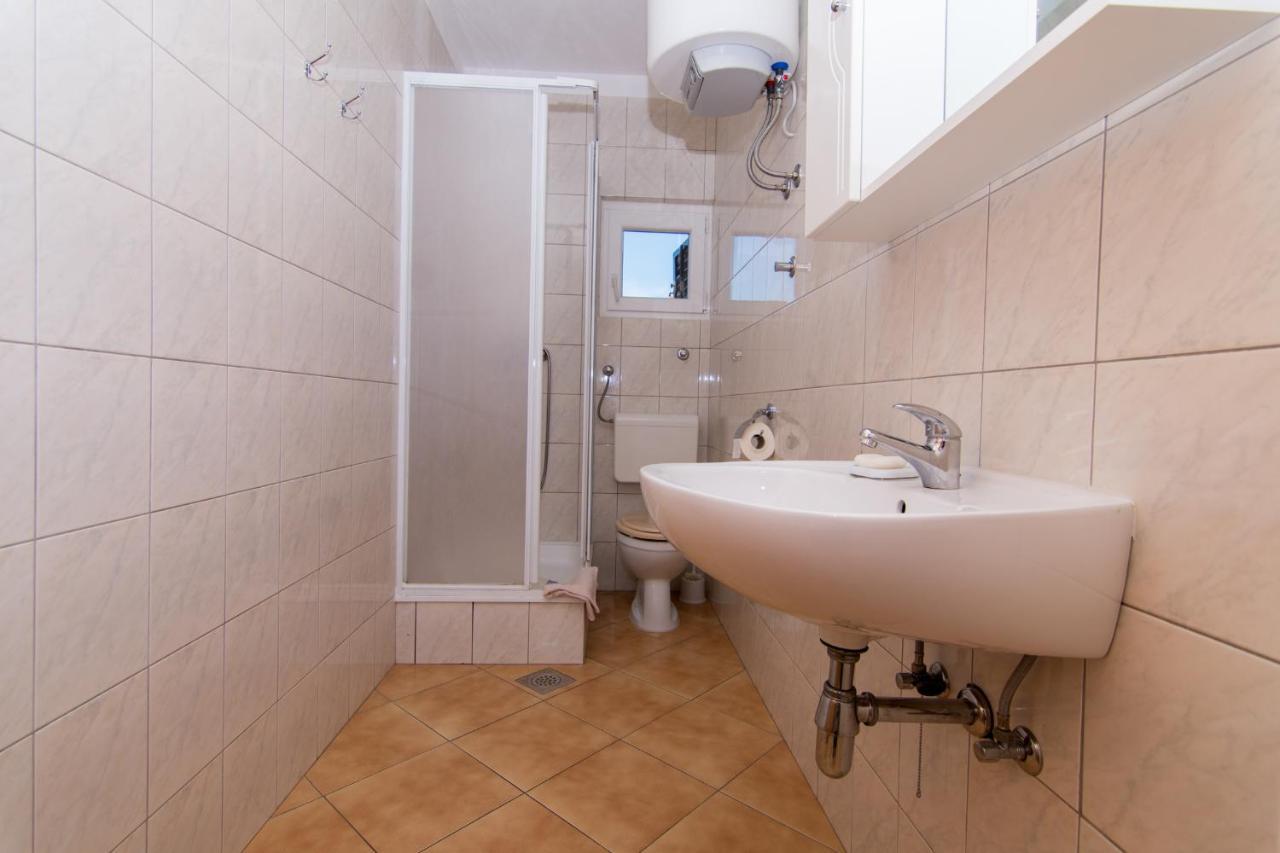 Holidays Apartments Slanada With Terrace And Sea View, Near The Beach & Town Trogir, Free Parking, Quiet Place On Peninsula Ciovo Dış mekan fotoğraf