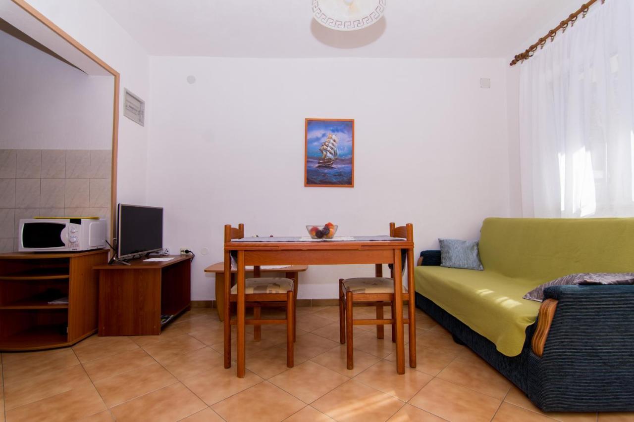 Holidays Apartments Slanada With Terrace And Sea View, Near The Beach & Town Trogir, Free Parking, Quiet Place On Peninsula Ciovo Dış mekan fotoğraf